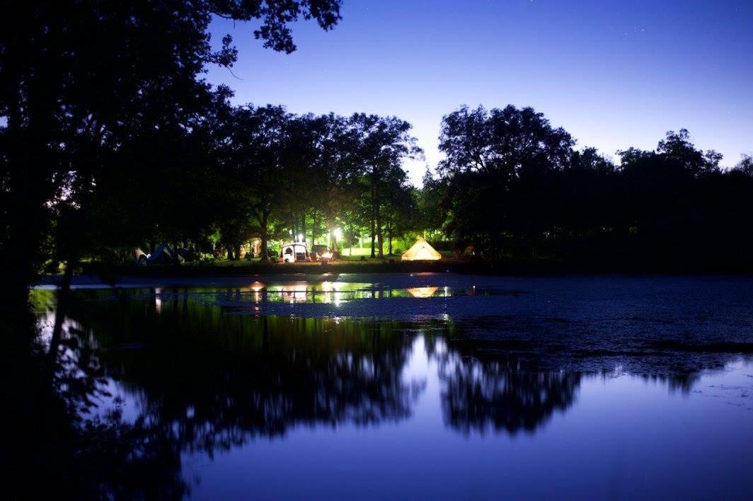 Camping Etang Du Camp Senergues Exteriör bild