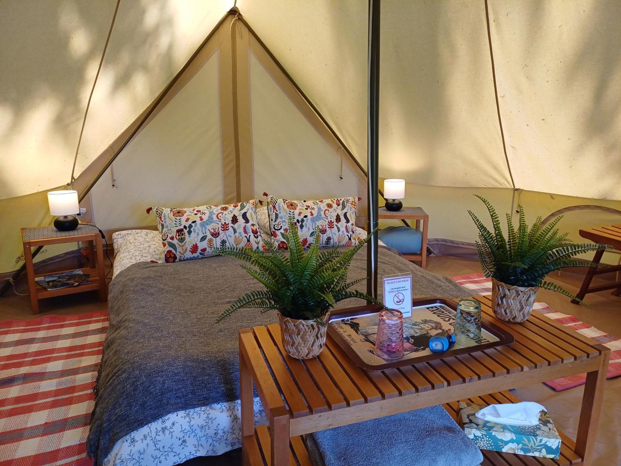 Camping Etang Du Camp Senergues Exteriör bild