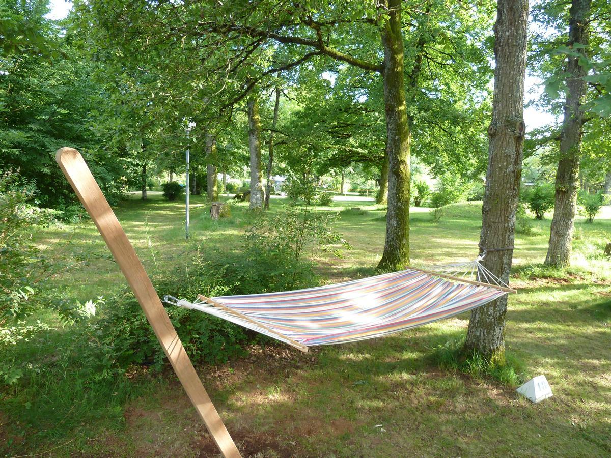 Camping Etang Du Camp Senergues Exteriör bild