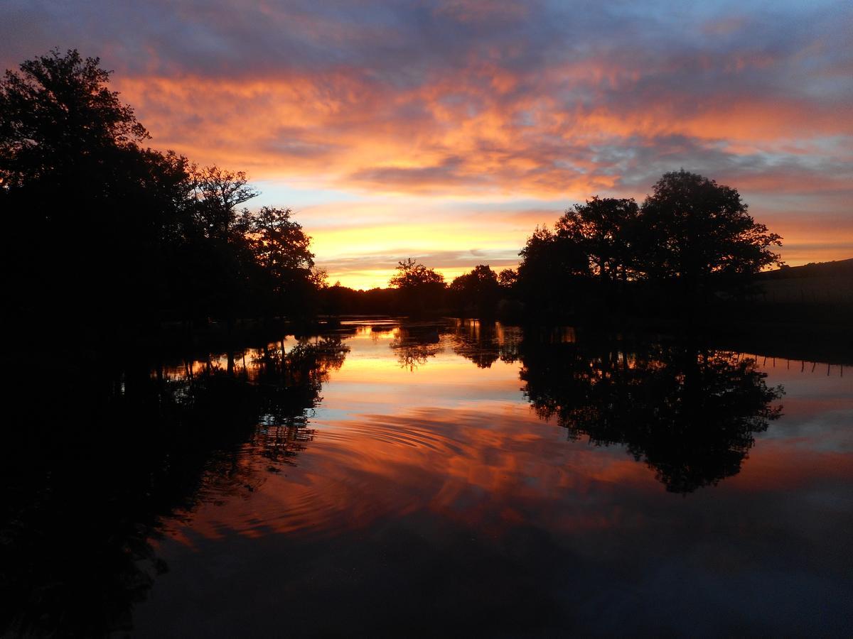Camping Etang Du Camp Senergues Exteriör bild
