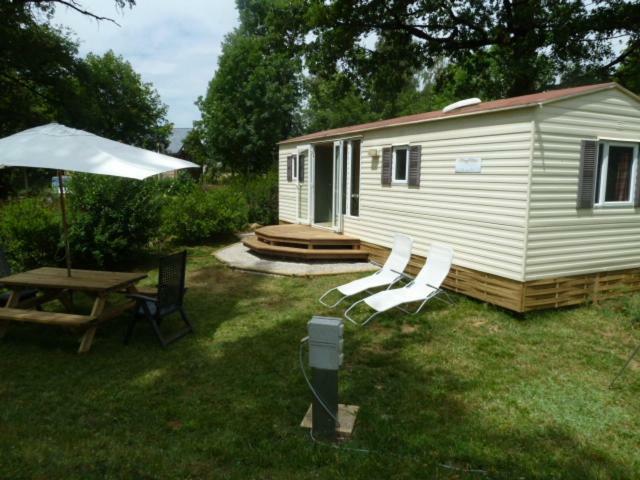 Camping Etang Du Camp Senergues Exteriör bild
